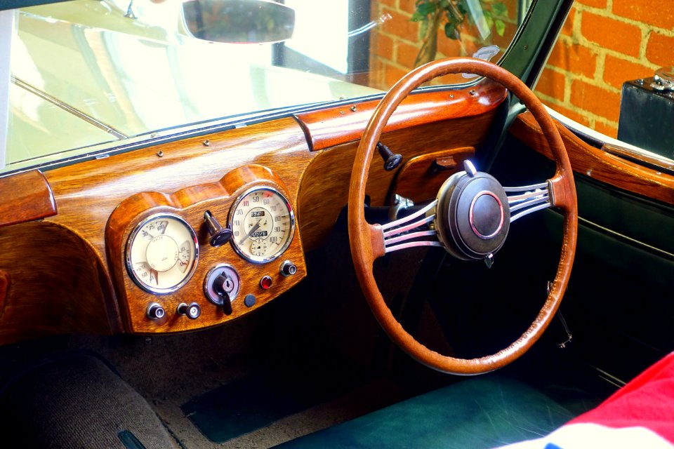 1947_Triumph_1800_Roadster_-_Automobile_Driving_Museum_-_El_Segundo,_CA_-_DSC01966
