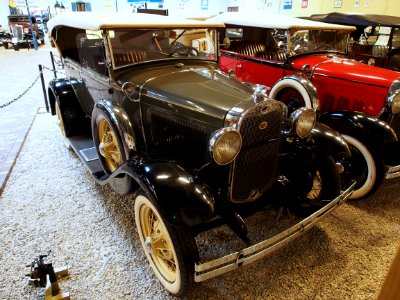 1930_Ford_180_A_Luxe_Phaeton_pic1
