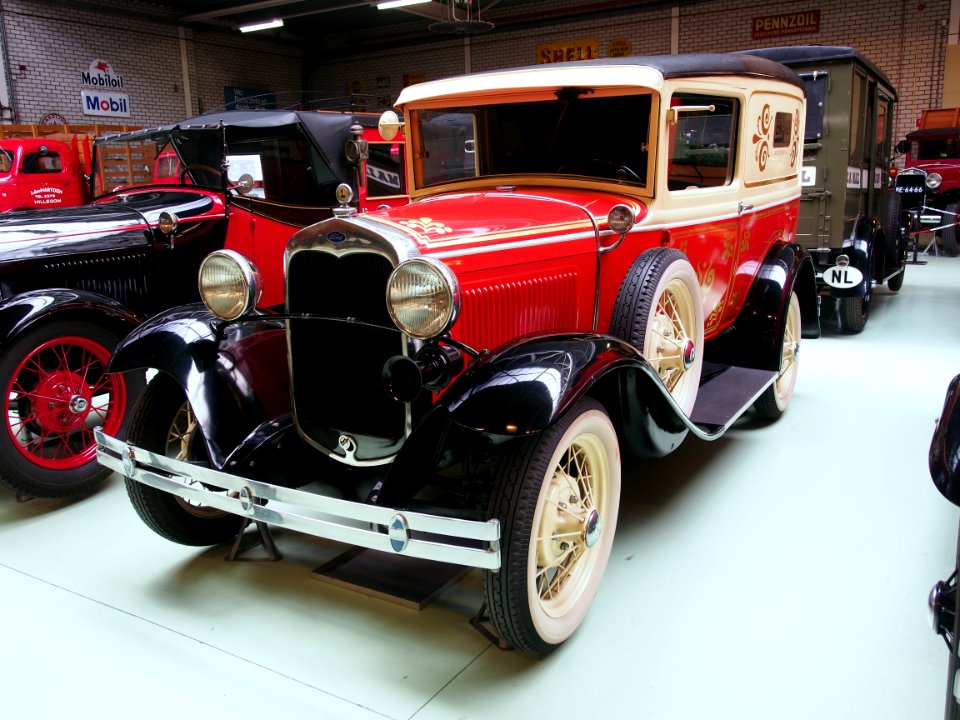 1931_Ford_130B_DeLuxe_Delivery_pic4
