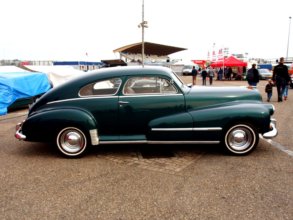 1948_OLDSMOBIEL_CLUB_SEDAN,_licence_AR-62-23,_pic1