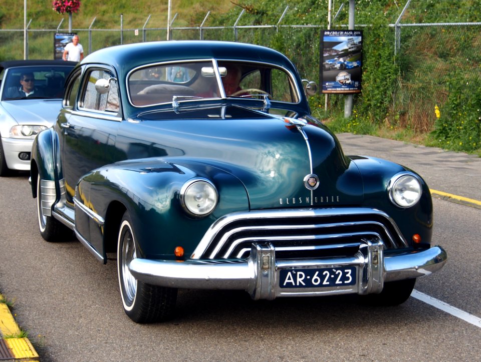 1948_OLDSMOBIEL_CLUB_SEDAN,_licence_AR-62-23,_pic5
