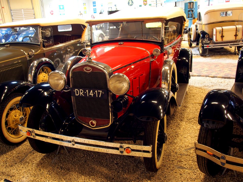 1931_Ford_180_A_Luxe_Phaeton_pic1