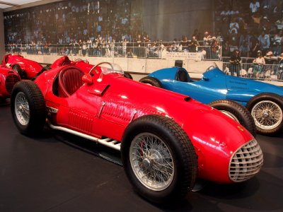 1950_Ferrari_F2_212,_12_cylinder,_2562cm3,_200hp,_230kmh,_photo_1