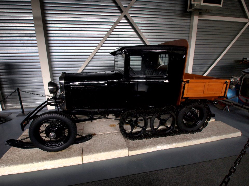 1930_Ford_A_snowmobile_pickup_pic2