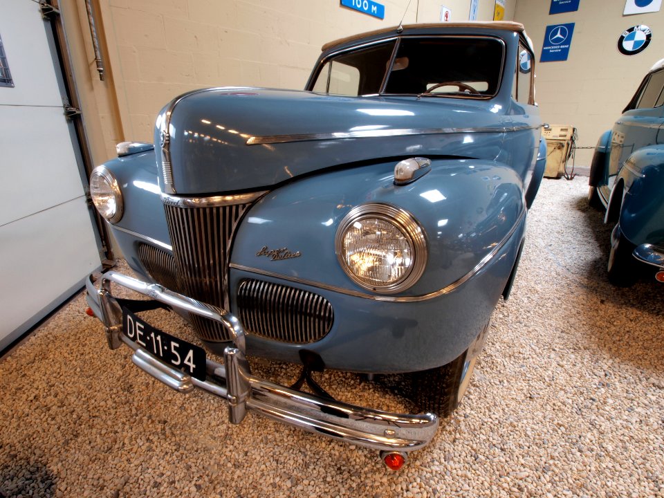 1941_Ford_76_Club_Cabriolet_pic9