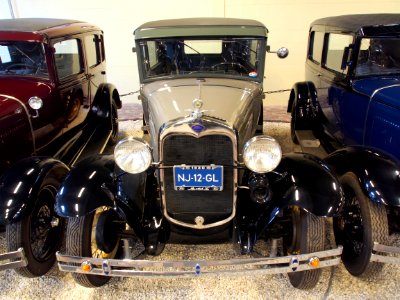 1930_Ford_55_B_Tudor_Sedan_pic1