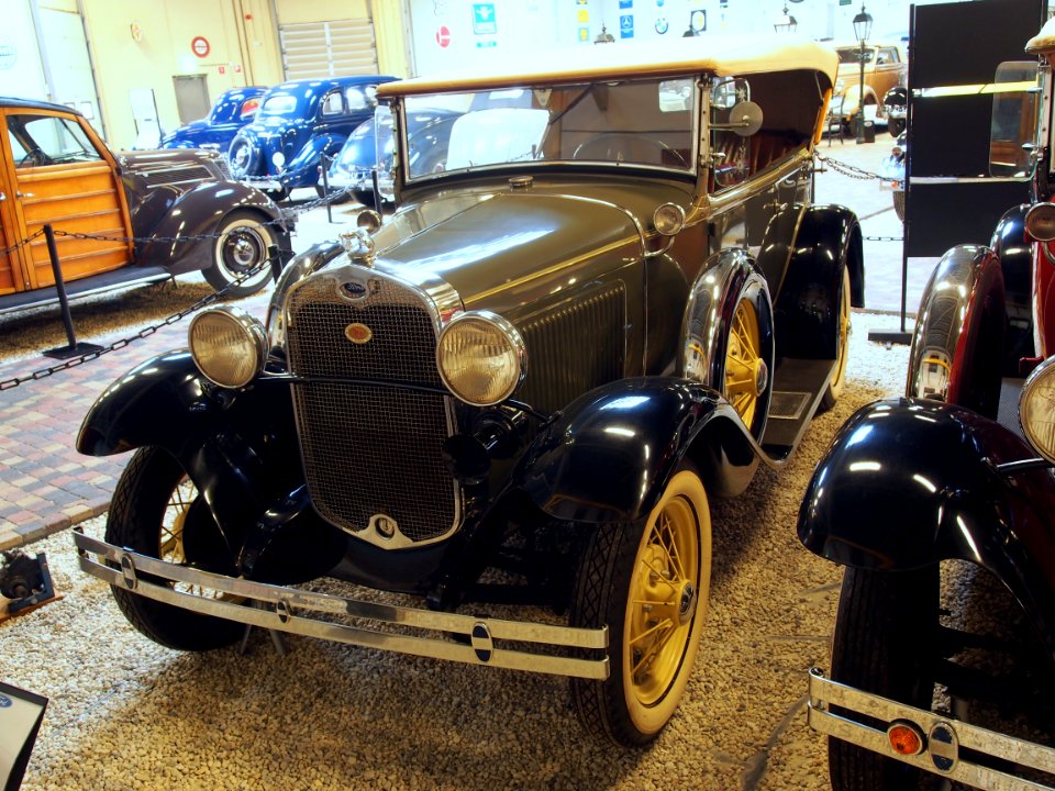 1930_Ford_180_A_Luxe_Phaeton_pic4