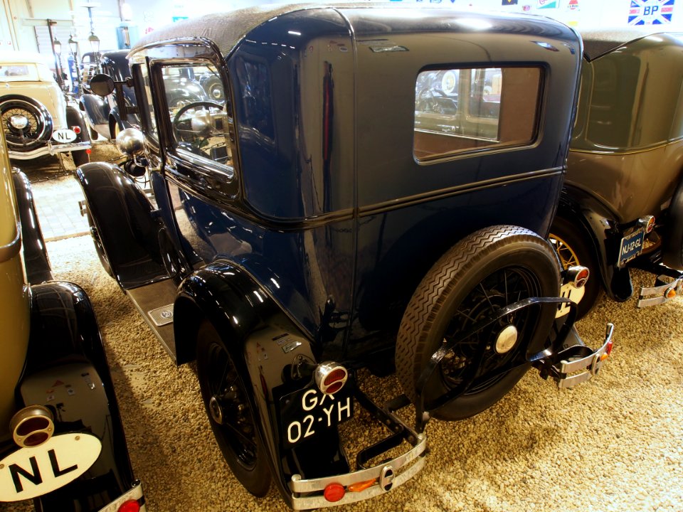 1930_Blue_Ford_55_B_Tudor_Sedan_pic4