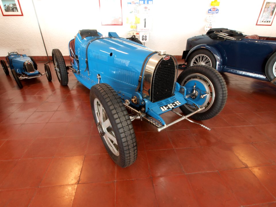 1930_Bugatti_35B,_135hp,_2262cc,_208kmh_photo-3
