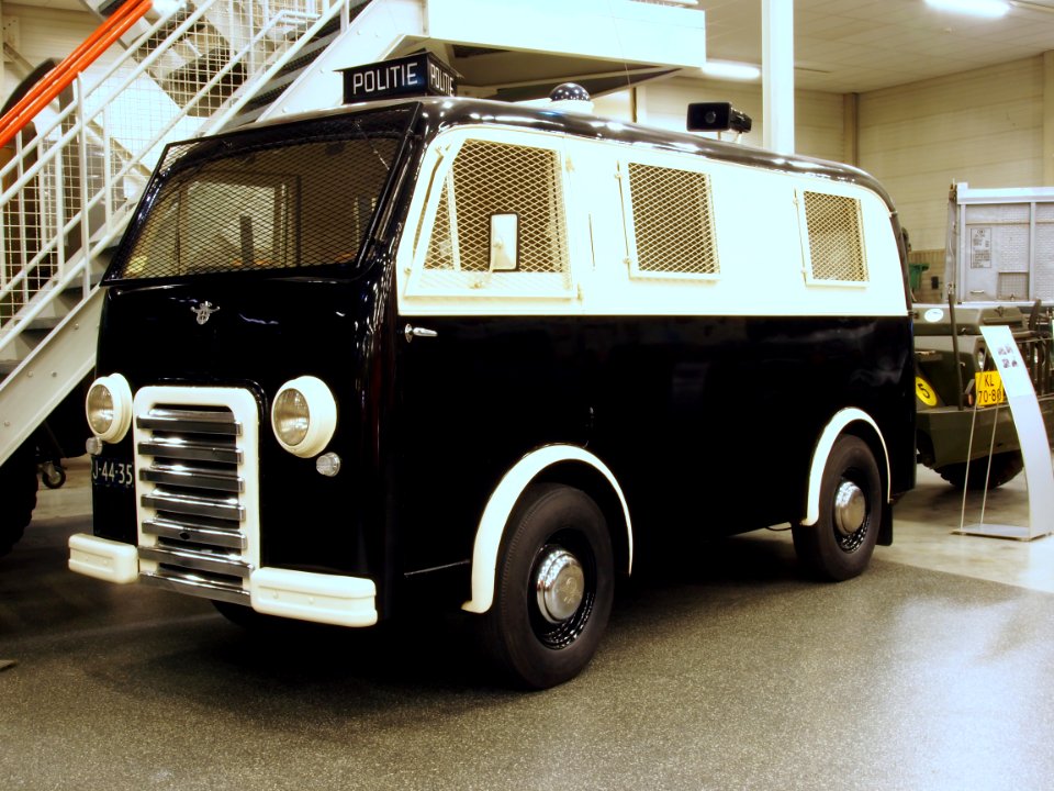1950_DAF_A10,_Politie_Eindhoven_in_het_Daf_Museum_pic-08