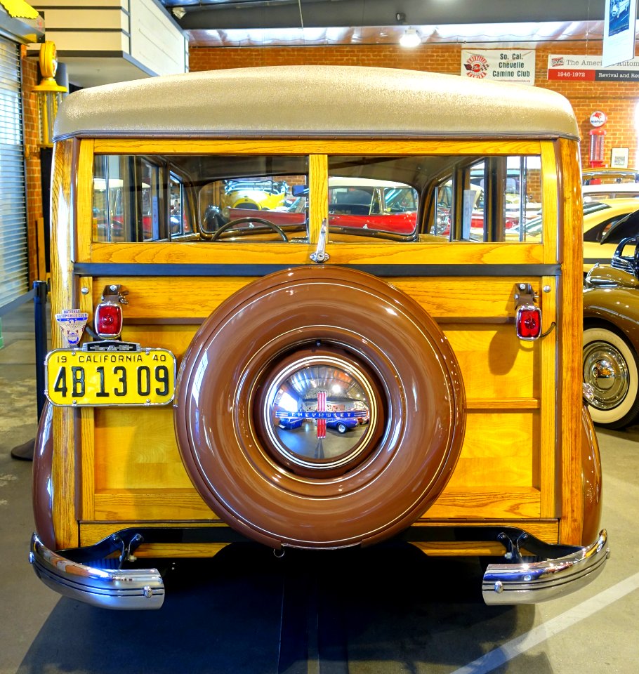 1940_Chevrolet_Special_Deluxe_woodie_station_wagon_-_Automobile_Driving_Museum_-_El_Segundo,_CA_-_DSC01690
