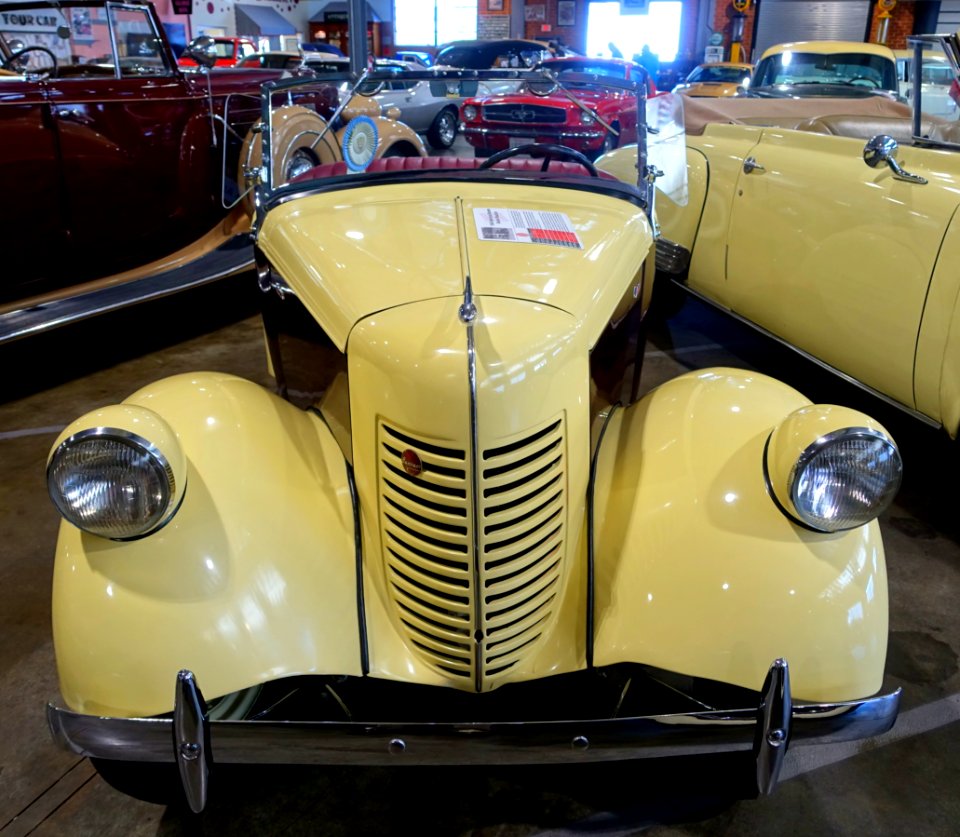 1940_American_Bantam_Deluxe_Roadster_-_Automobile_Driving_Museum_-_El_Segundo,_CA_-_DSC02052