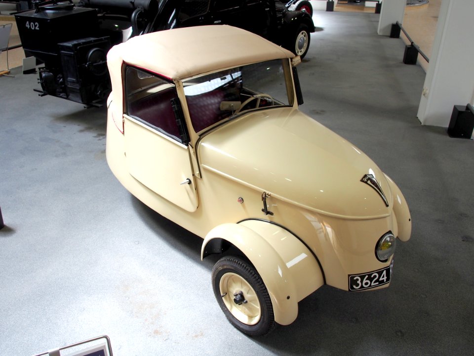 1942_Peugeot_Voiture_Légère_de_Ville_photo_1