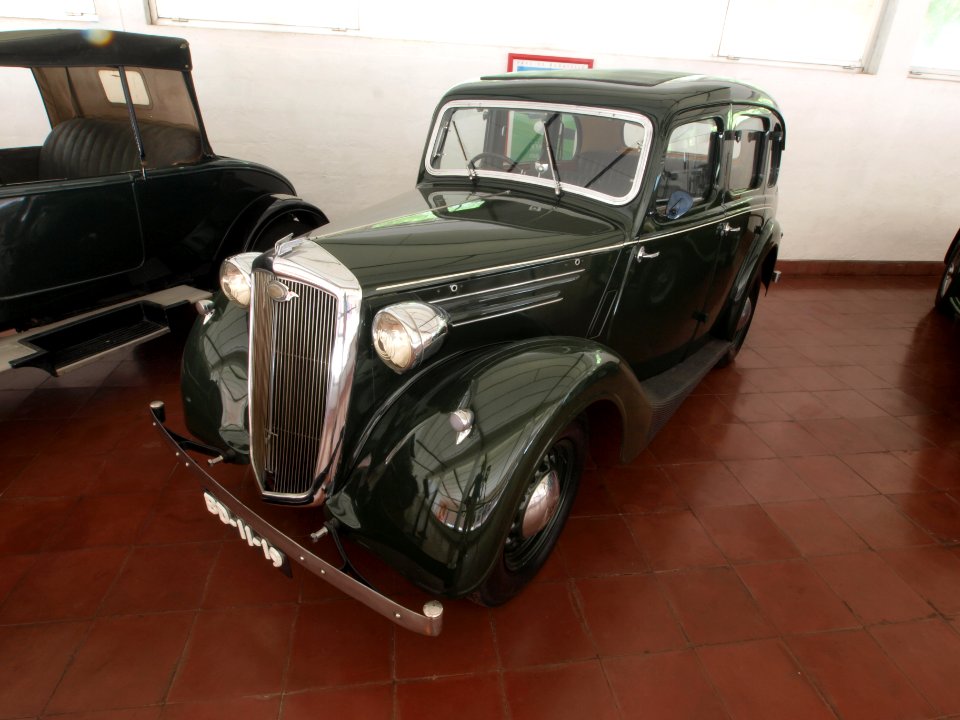 1940_Wolseley,_40hp,_1140cc,_112kmh_photo-1
