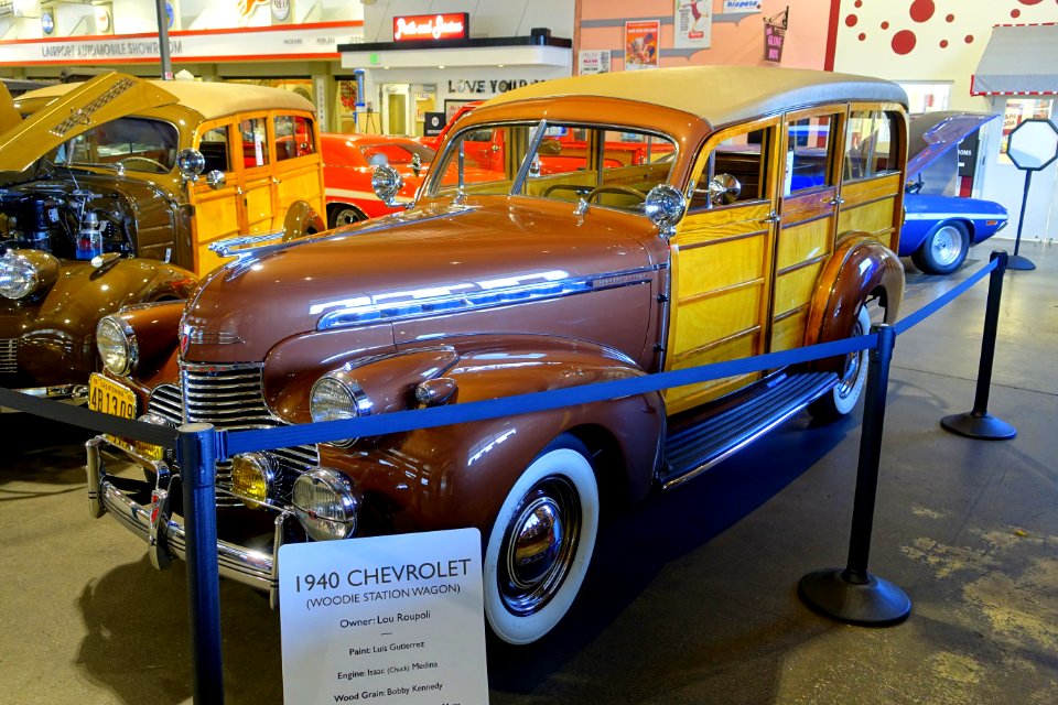 1940_Chevrolet_Special_Deluxe_woodie_station_wagon_-_Automobile_Driving_Museum_-_El_Segundo,_CA_-_DSC01680