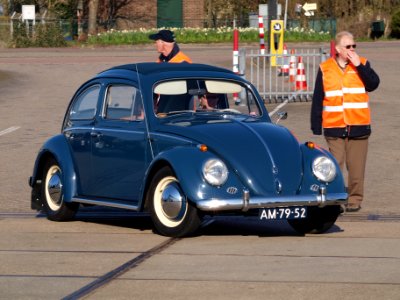 1956_Volkswagen_II,_Dutch_licence_registration_AM-79-52,_pic2