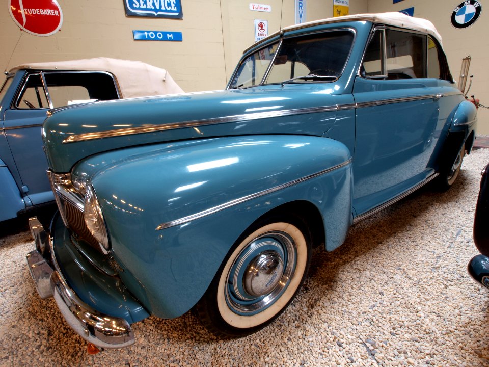 1942_Ford_76_Club_Cabriolet_pic11
