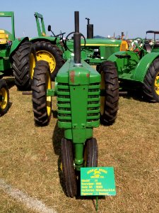 1940_John_Deere_model_H_pic1 photo