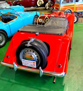 1956_Morgan_Plus_4_Roadster_-_Automobile_Driving_Museum_-_El_Segundo,_CA_-_DSC01922