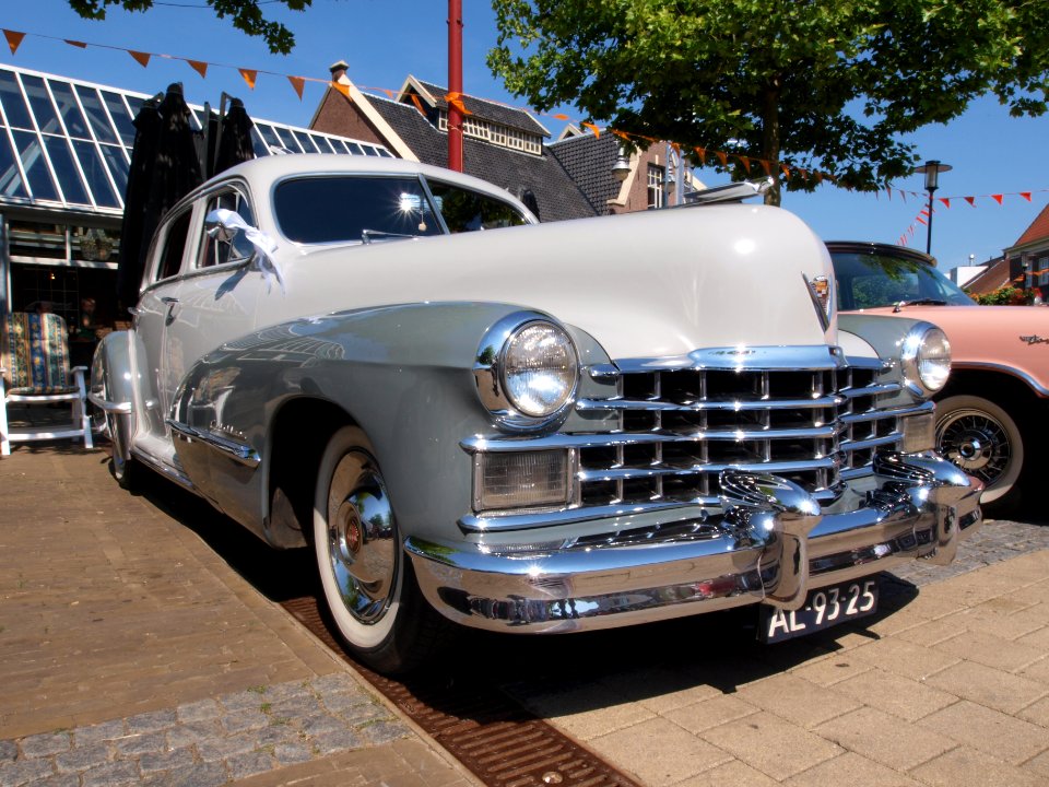 1947_Cadillac_Series_61_at_the_SPECIAAL_Auto_Evenement_Nijkerk_2011,_pic2