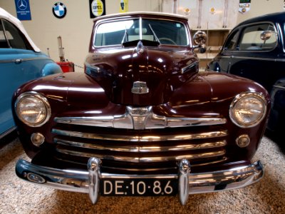 1947_Ford_76_Club_Cabriolet_pic2