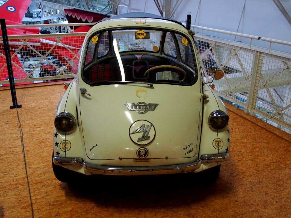 1956_Heinkel_Kabinenroller_Trojan_pic3