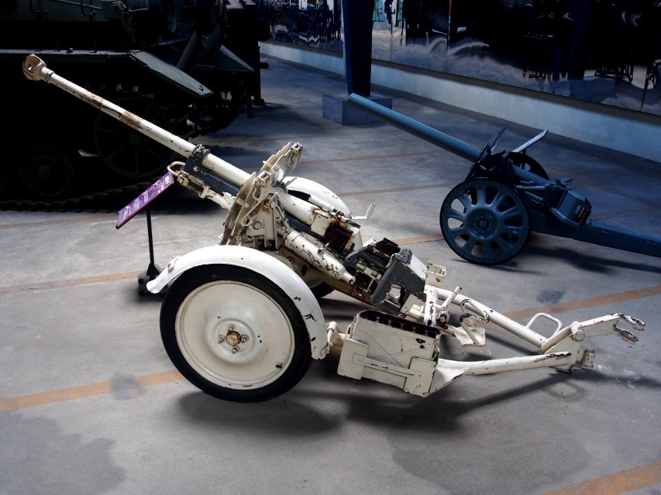 1941_28mm_Canon_SPZB_41_anti_tank,_Musée_des_Blindés,_France,_pic-1