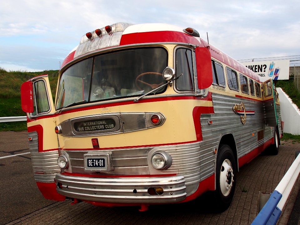 1952_GMC_Silver_Eagle_(M3_CQ,_PD4103)_coach,_pic5