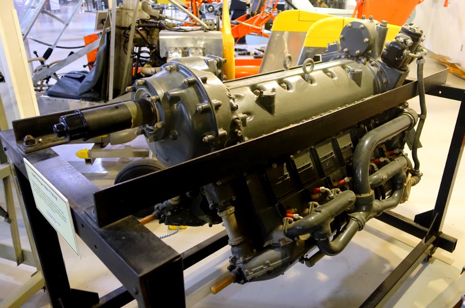 1945_Ranger_SGV-770C1B_aircraft_engine_-_Hiller_Aviation_Museum_-_San_Carlos,_California_-_DSC03049