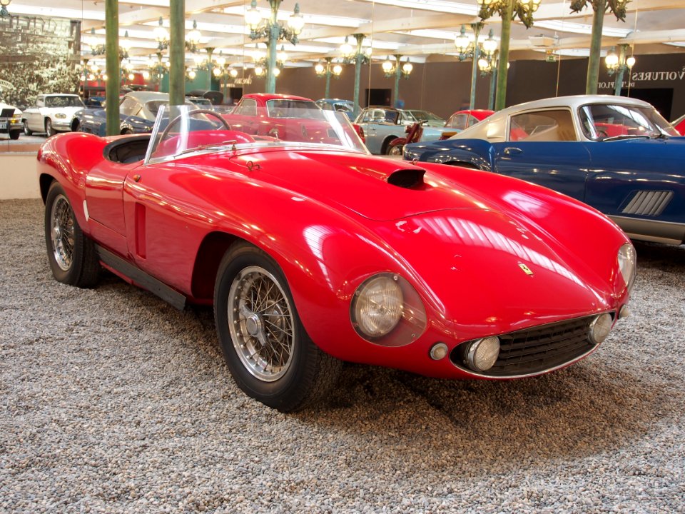 1952_Ferrari_250MM,_12_cylinder,_240cv,_2963cm3,_250kmh,_photo_2