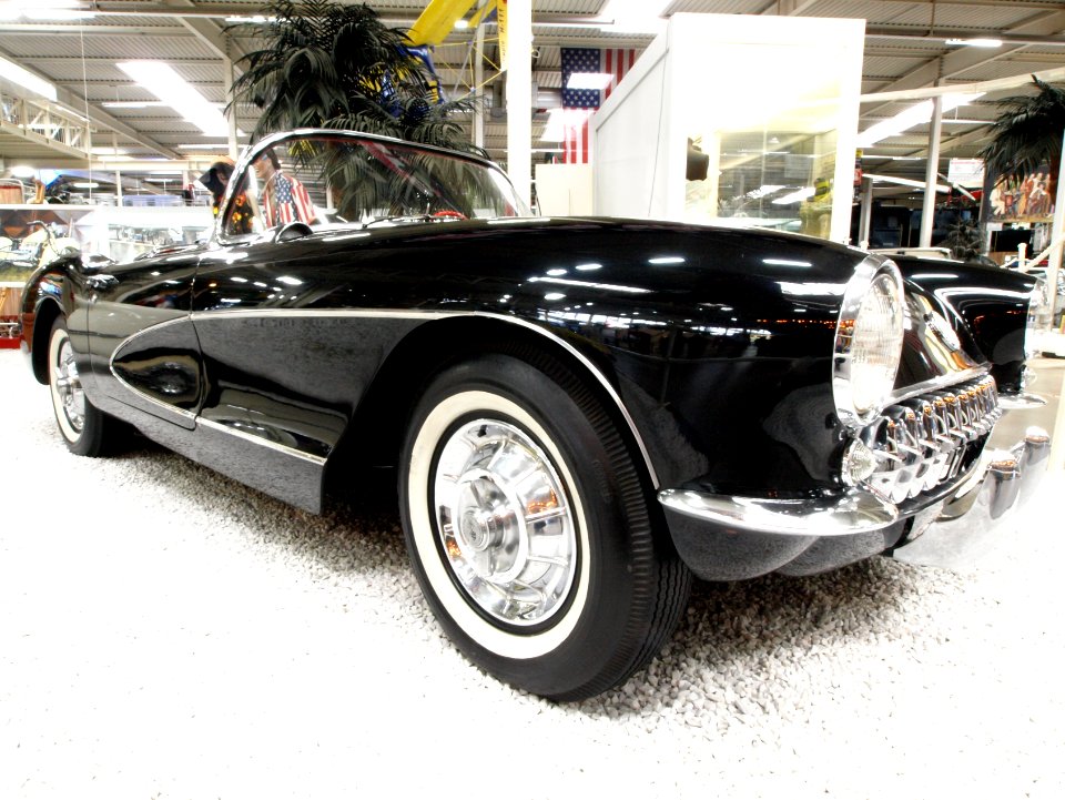 1956_Chevrolet_Corvette_Cabrio_pic2