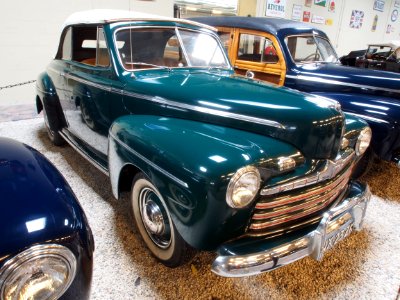 1946_Ford_76_Club_Cabriolet_pic2