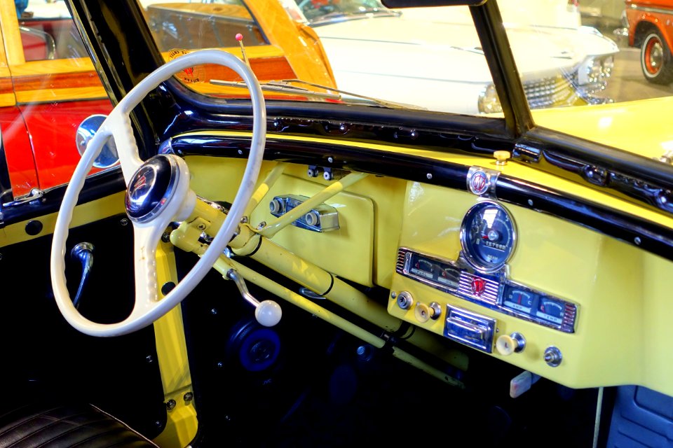 1950_Willys-Overland_Jeepster_Phaeton_Convertible_-_Automobile_Driving_Museum_-_El_Segundo,_CA_-_DSC02178