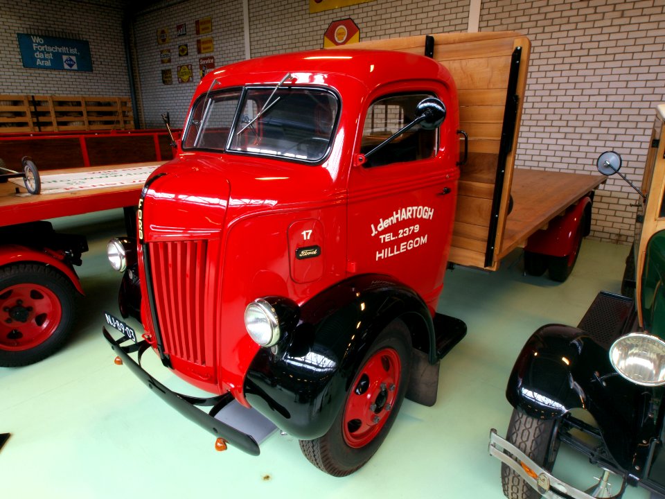 1948_Ford_81-798W_truck_pic3