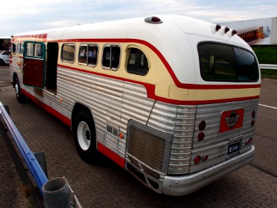1952_GMC_Silver_Eagle_(M3_CQ,_PD4103)_coach,_pic8