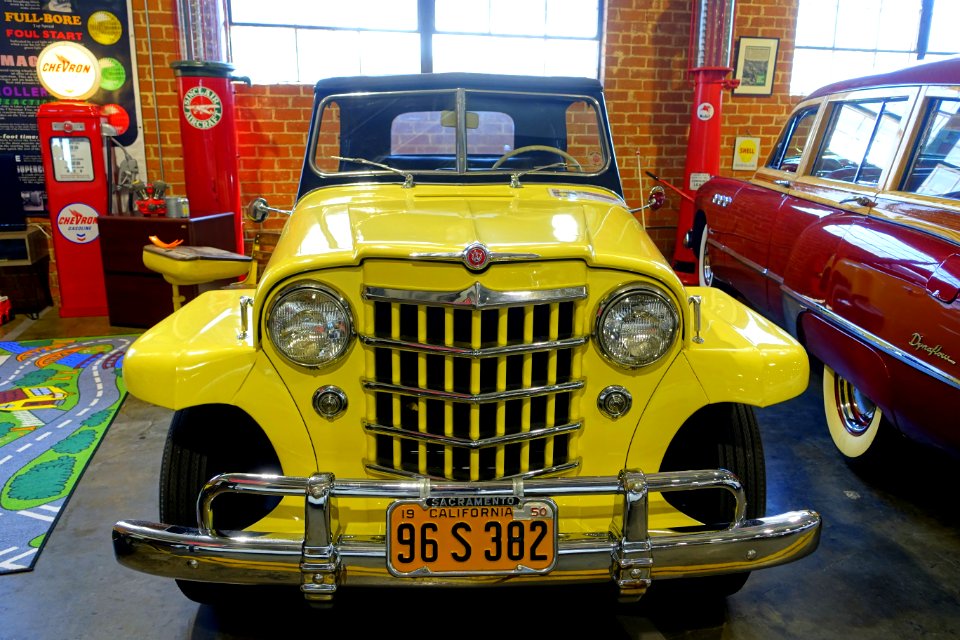 1950_Willys-Overland_Jeepster_Phaeton_Convertible_-_Automobile_Driving_Museum_-_El_Segundo,_CA_-_DSC02174