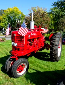 1952_McCormick_Deering_Super_M_tractor_-_Middleton,_Massachusetts_-_DSC06118