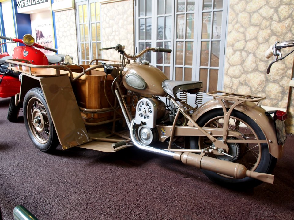 1955_Peugeot_Triporteur_57_TN_photo_1