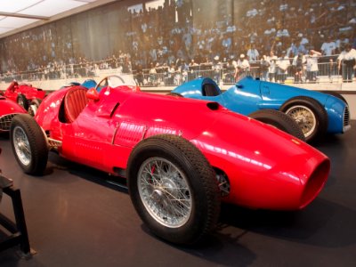 1952_Ferrari_F2_500-625,_4_cylinder,_185cv,_1984cm3,_220kmh,_photo_1