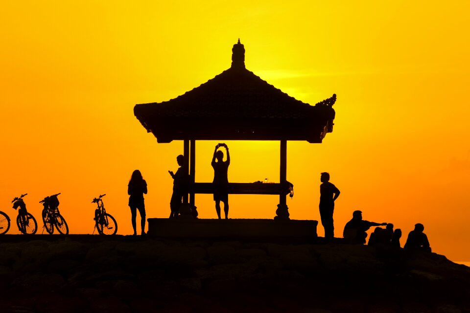 People silhouette turret
