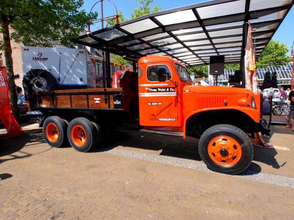 1943_GMC-MIDAS_CCKW353_at_the_SPECIAAL_Auto_Evenement_Nijkerk_2011,_pic2