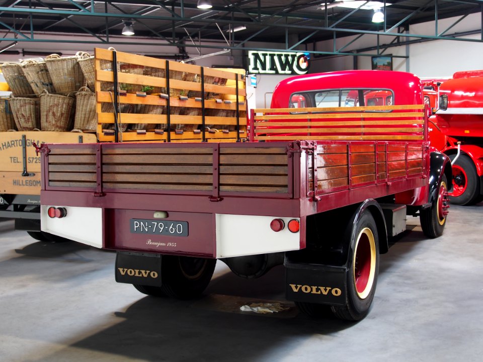 1955_volvo_truck,_pict2