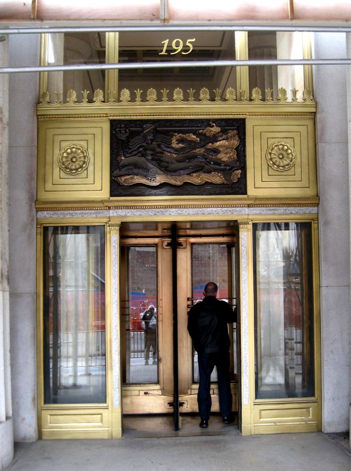 195_Broadway_revolving_door_jeh