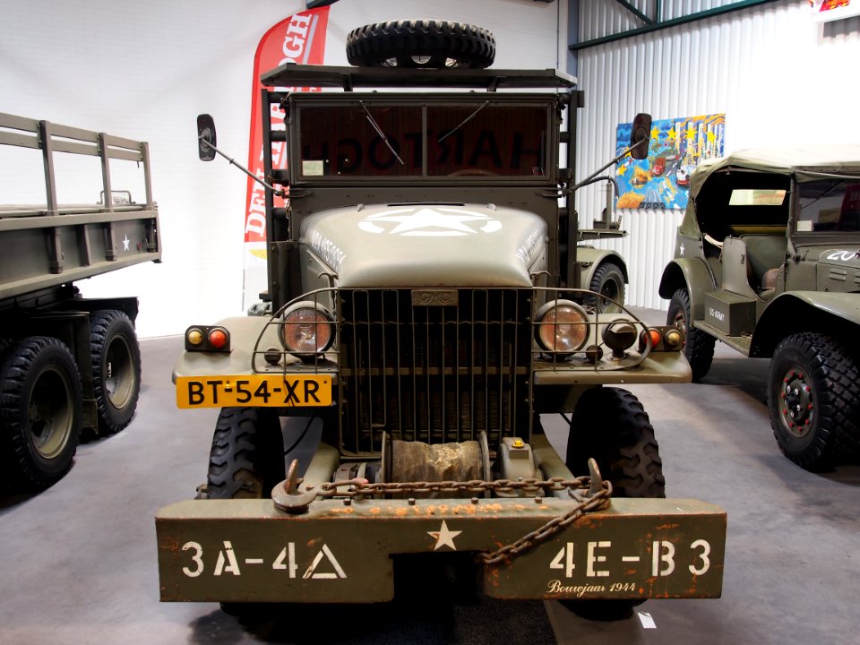 1944_GMC_hoodno_4650654,_pic2