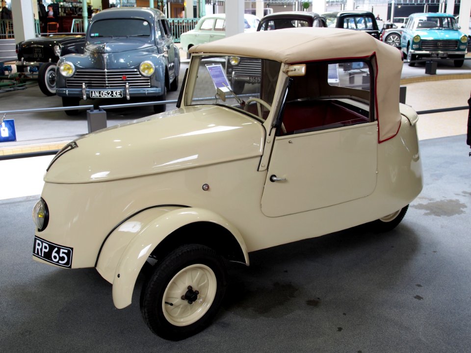 1942_Peugeot_Voiture_Légère_de_Ville_photo_2