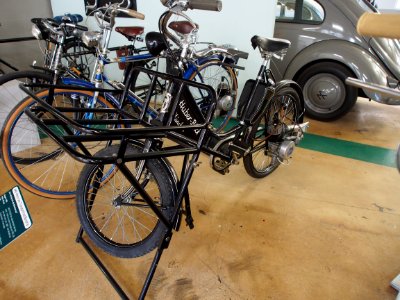 1955_45cc_1hp_AMO-Motor_on_Bavaria_transportbicycle_pic2
