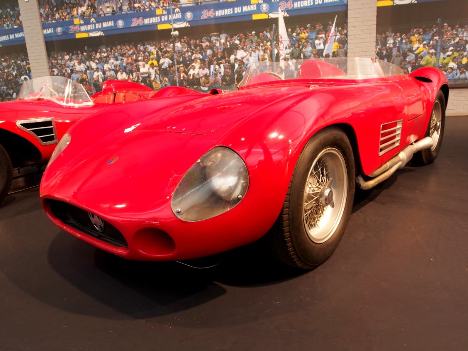 1955_Maserati_Sports_300S,_6_cylinders,_2993cm3,_280hp,_280kmh,_photo_3