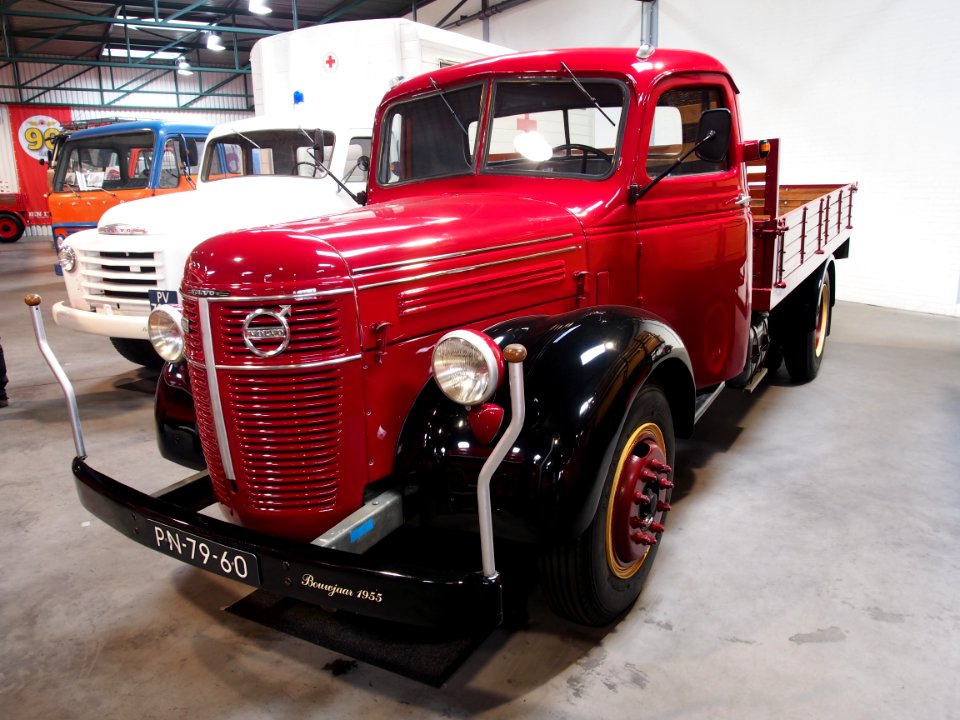 1955_volvo_truck,_pict1