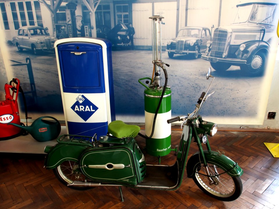 1955_Meister_Solo-Roller,_47cc_1,5hp_40kmh_bild_2