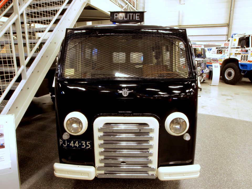 1950_DAF_A10,_Politie_Eindhoven_in_het_Daf_Museum_pic-07